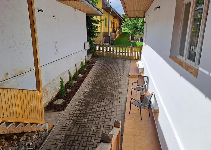 U Dionyza Ferienhaus
